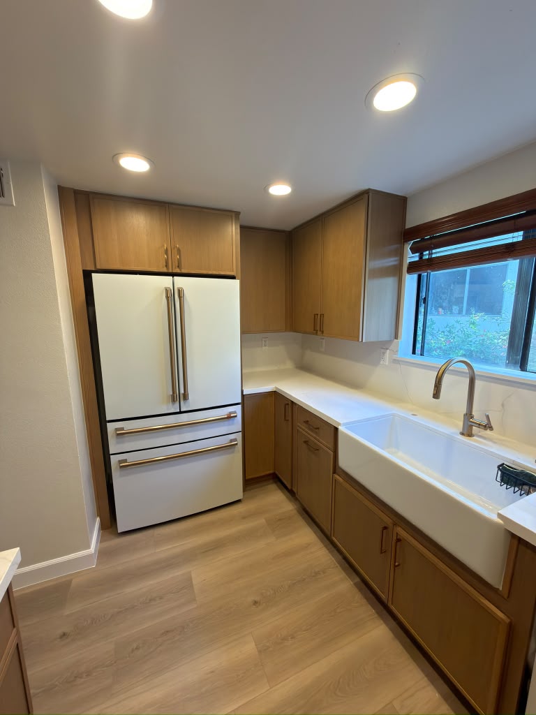 Finished Pasadena kitchen with slim shaker white oak cabinets